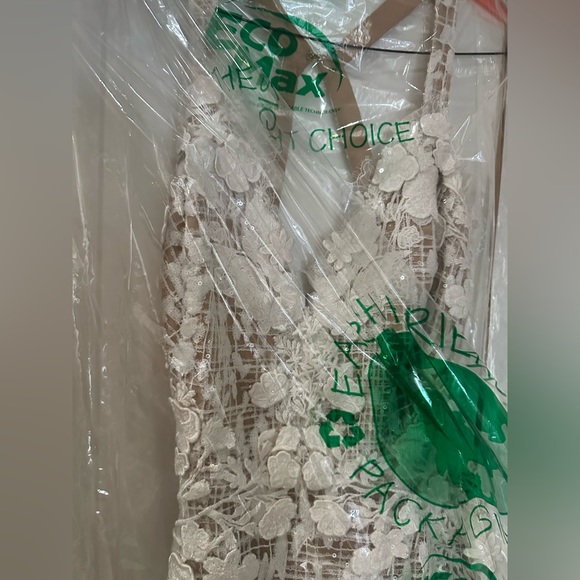 Elie Saab 2024 Ready to Wear Silk embroidered dress. - Picture 3 of 10